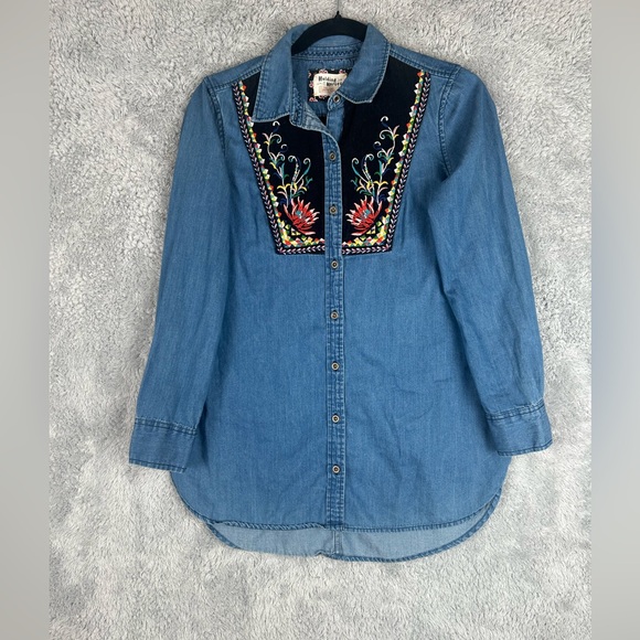 Beautiful!! Holding Horses Embroidered Long Sleeve Denim Shirt Women's, Size 2 - Picture 14 of 14